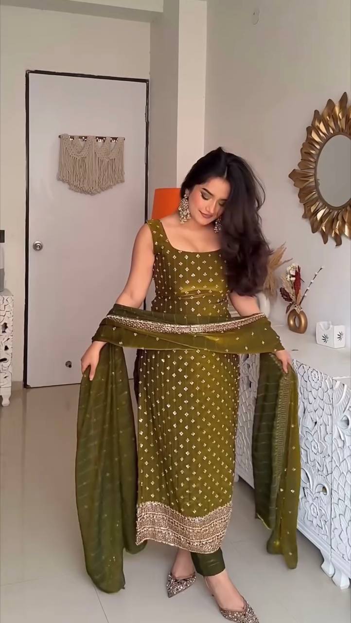 Designer Fendy silk Suit set